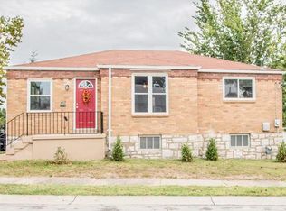 215 Geneva Dr, Saint Louis, MO 63125