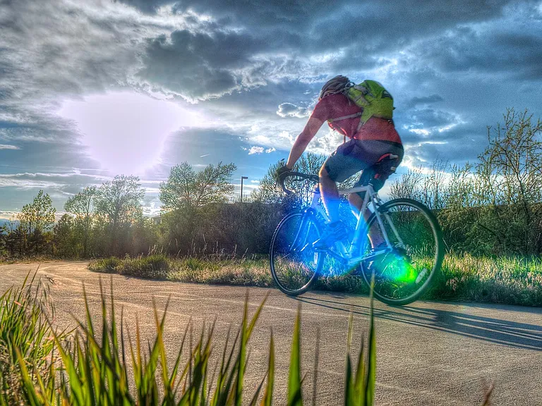 Close access to I-470 bike path