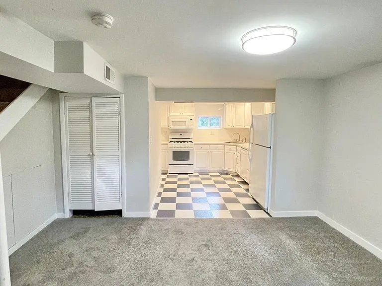 2528 N Winchester St — Photo 23