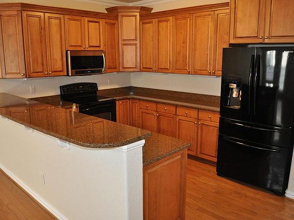 3rd image of 1009 Horton Pl