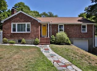 11 Packards Ln, Quincy, MA 02169