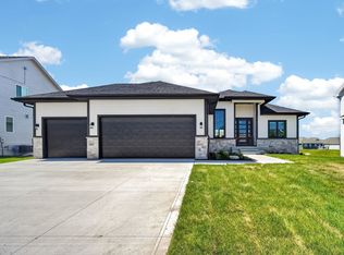 1005 Spruce St, Waukee, IA 50263