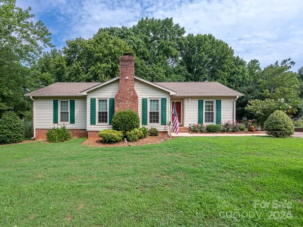 14301 Clearvale Dr, Mint Hill, NC 28227