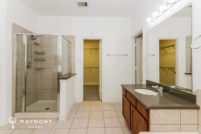 26049 Kingshill Dr — Photo 10
