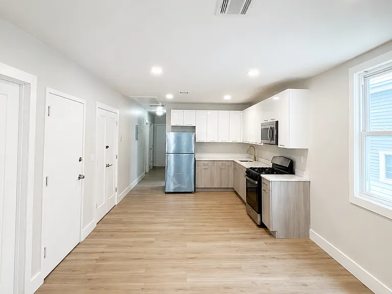 318 W Runyon St #3 — Photo 3