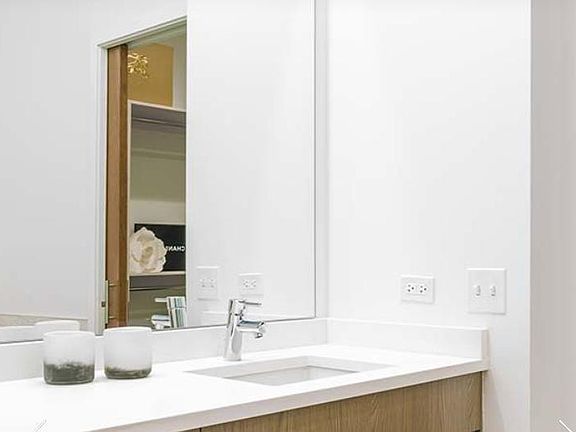 5th image of 2535 N Lincoln Ave #904