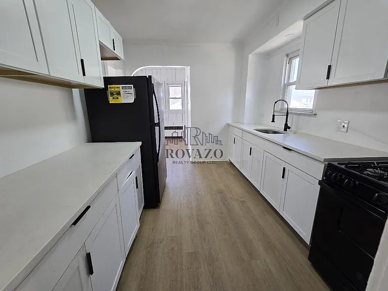 1580 Summit Ave — Photo 2