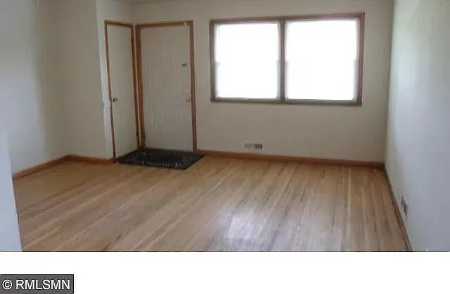 2330 Irving Ave N — Photo 5