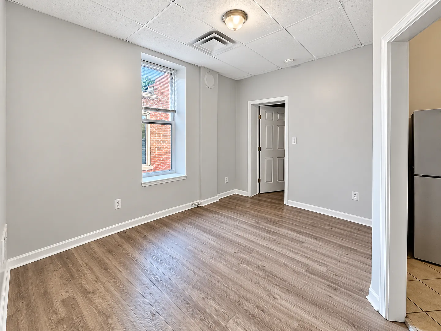 224 E Oak St — Photo 2