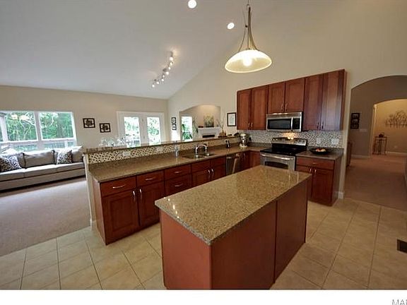 Quartz counters, stainless appliances, ceramic flooring, 42" cabinets.