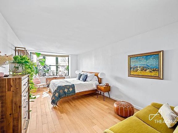 5th image of 2250 Broadway