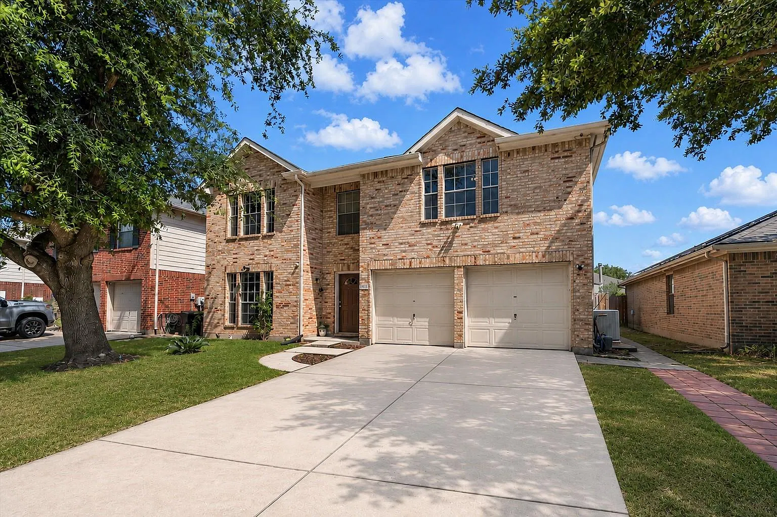3 bed, 2.5 bath, 2680 sqft, $2,000 — Photo 1