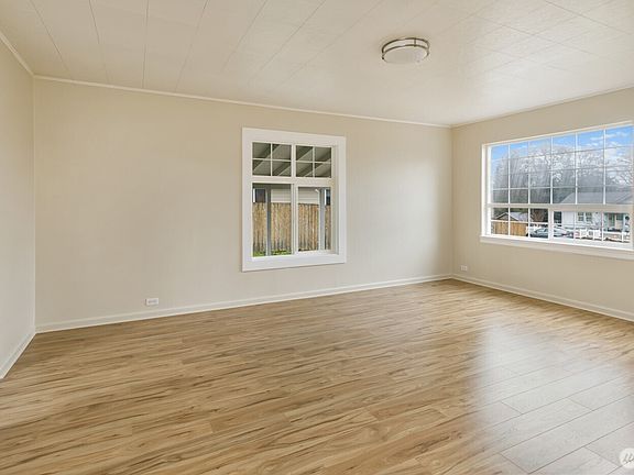 5th image of 645 Ellinor Avenue