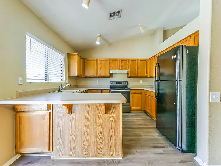 1370 W Gary Dr — Photo 8