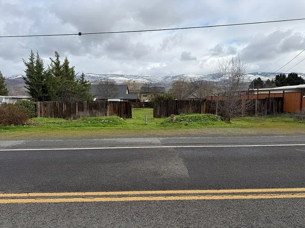 1019 Talent Ave, Talent, OR 97540