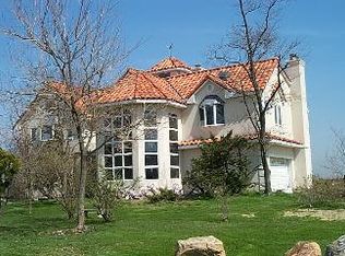 19 Eastland Dr, Glen Cove, NY 11542