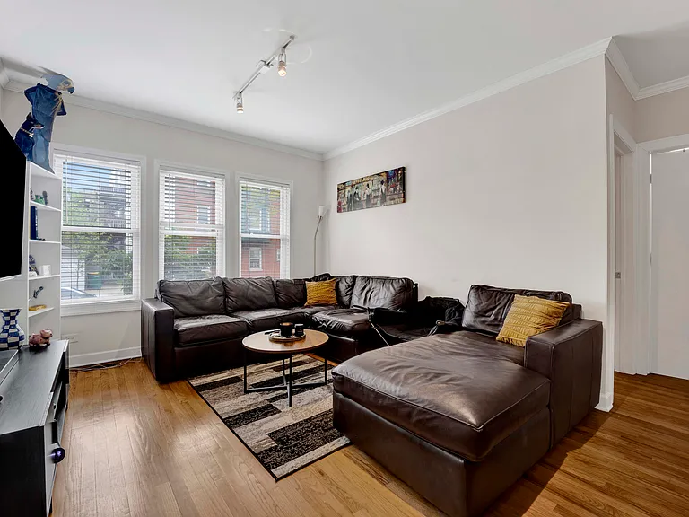 1149 W Cornelia Ave #1 — Photo 2