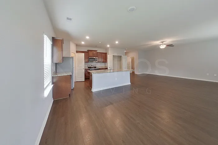 4 bed, 2.5 bath, 2002 sqft, $1,965 — Photo 4