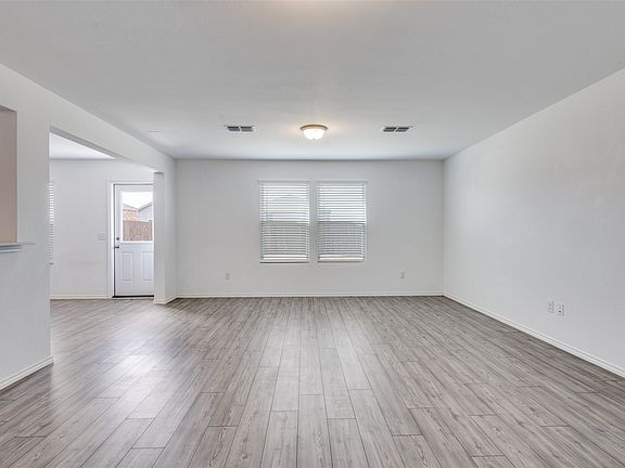4th image of 812 Poppy Cove Ln