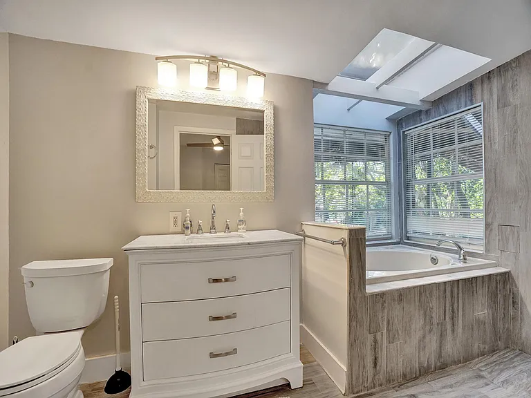 720 SW 11th Ct — Photo 28