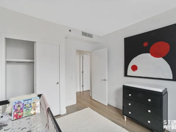 194 21st Street image 9 of 23