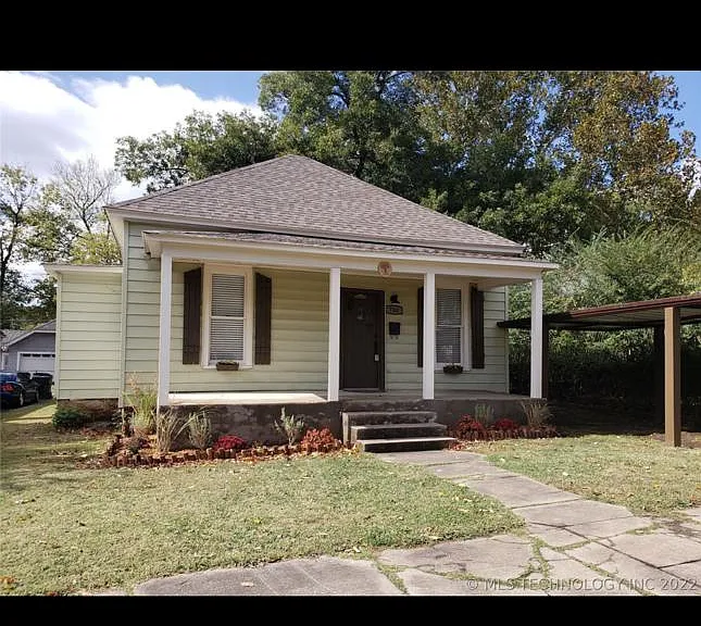 704 S Poplar St — Photo 1