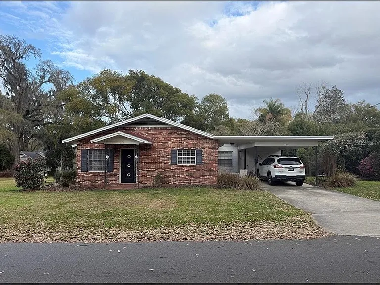 305 SE 10th Ave — Photo 2