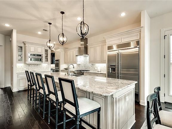 5th image of 2504 Las Palmas Ln