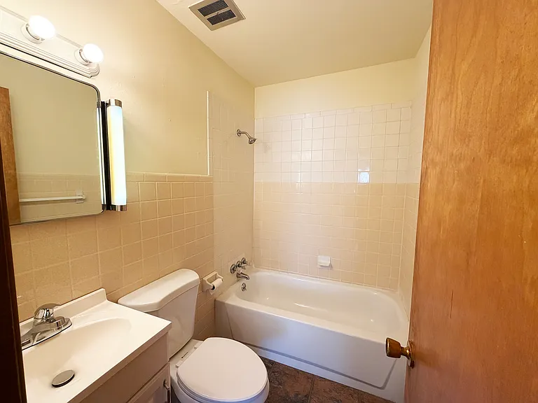 112 W 4th St #112 — Photo 22