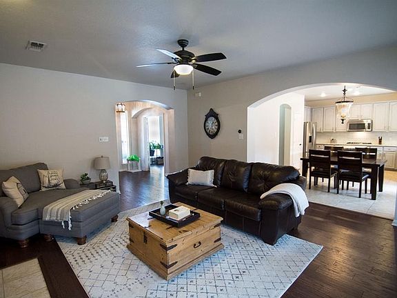 5th image of 208 Stone Brooke Ct