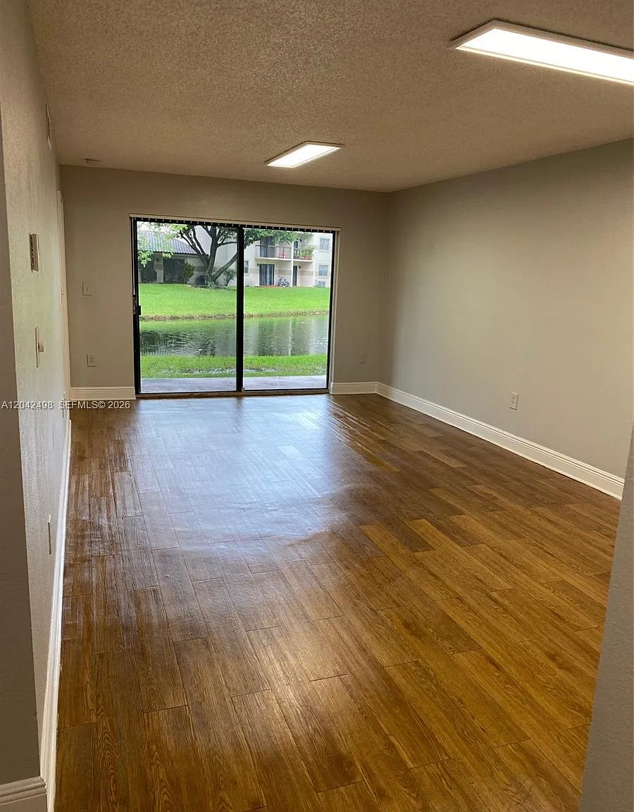 Villas De Venezia Condo — Photo 2