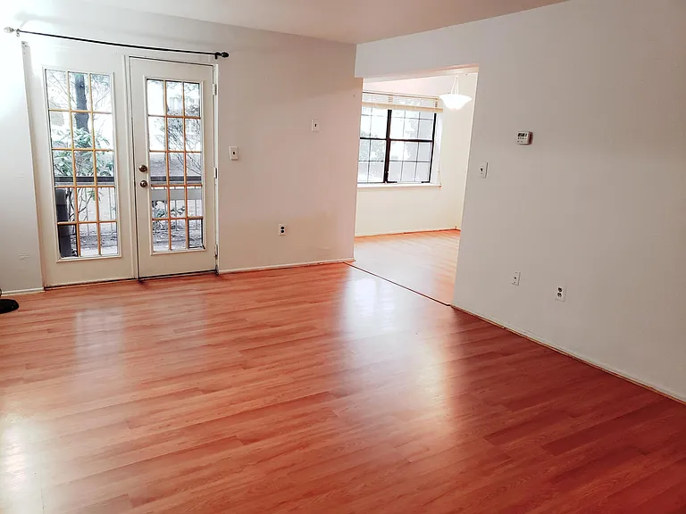 203 Green Hollow Dr — Photo 2