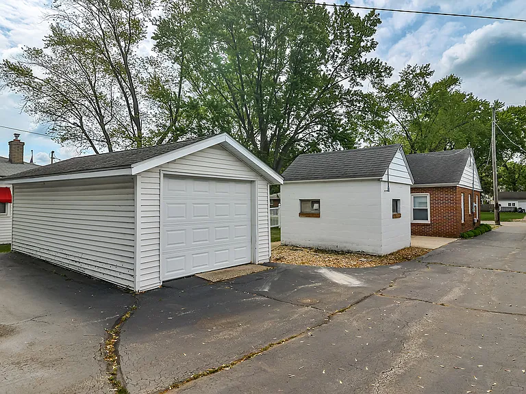 304 Merrill Ave — Photo 8