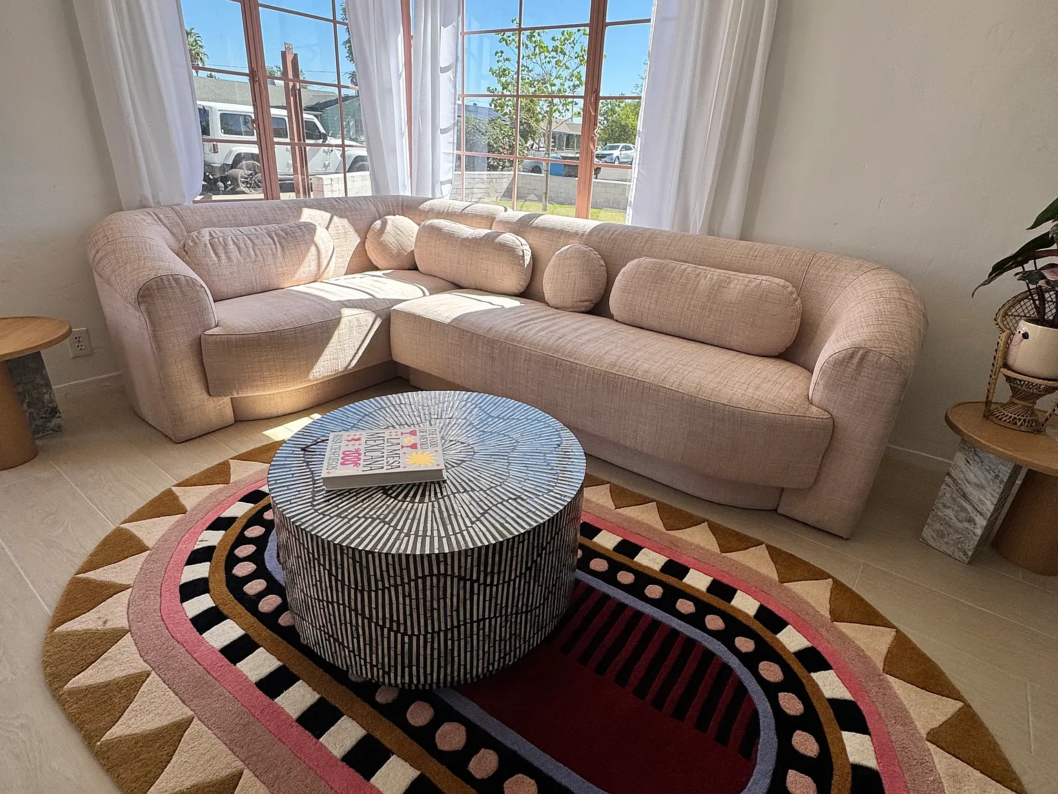 2 bed, 720 sqft, $2,200 — Photo 2