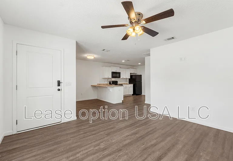 34 Pine St #B — Photo 8