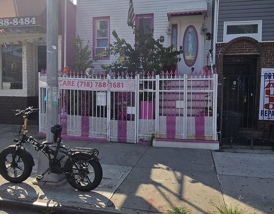 1st image of 996 4th Ave
