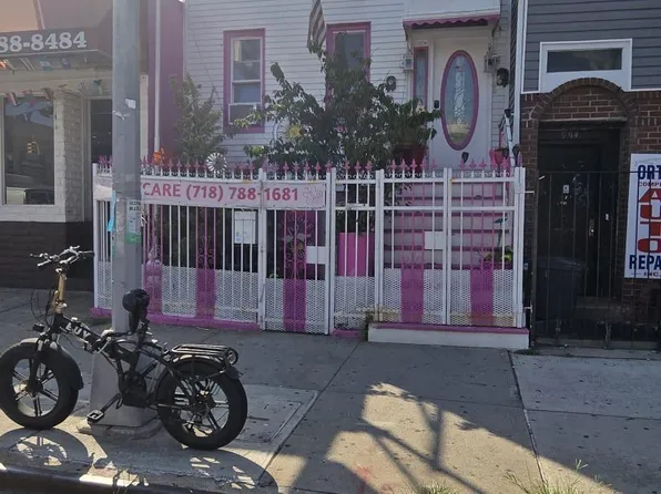 996 4th Ave, Brooklyn, NY 11232