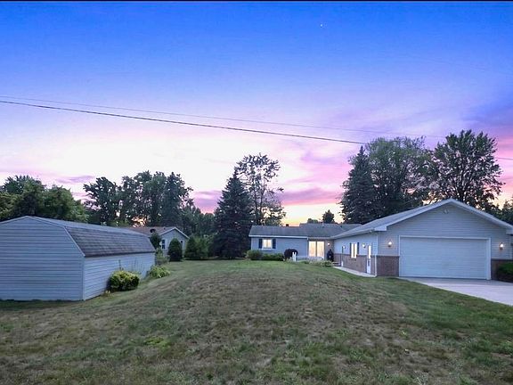 2nd image of 313 Twin Lake Rd