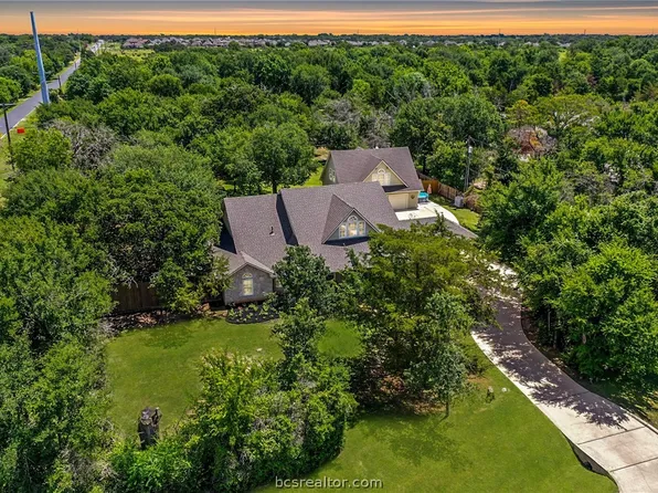 4825 Austins Creek Dr, Bryan, TX 77808