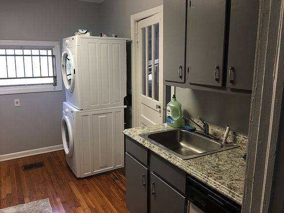 Kitchen; washer/dryer