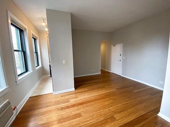 4th image of 520 W Wellington Ave APT 3E