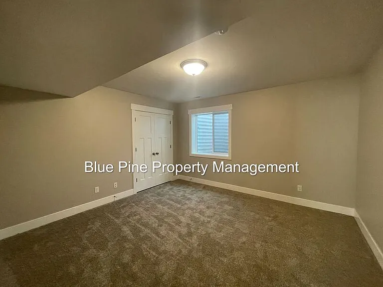 1924 Harrington Cir — Photo 23