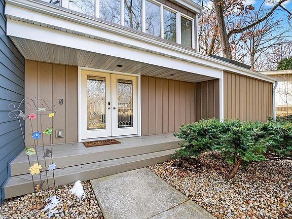 3rd image of 3009 Post Road