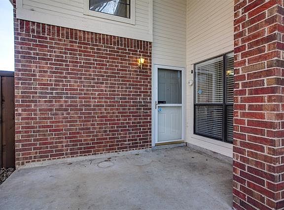 3rd image of 925 Sylvan Creek Dr