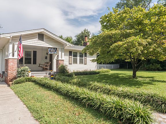 3rd image of 209 Hillcrest Dr