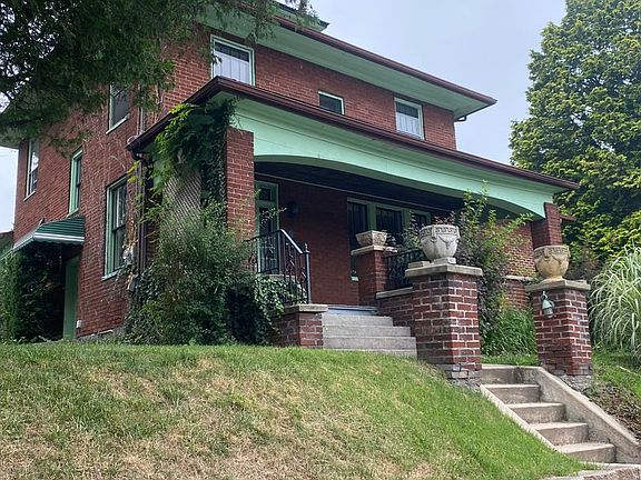 2nd image of 470 Maple St