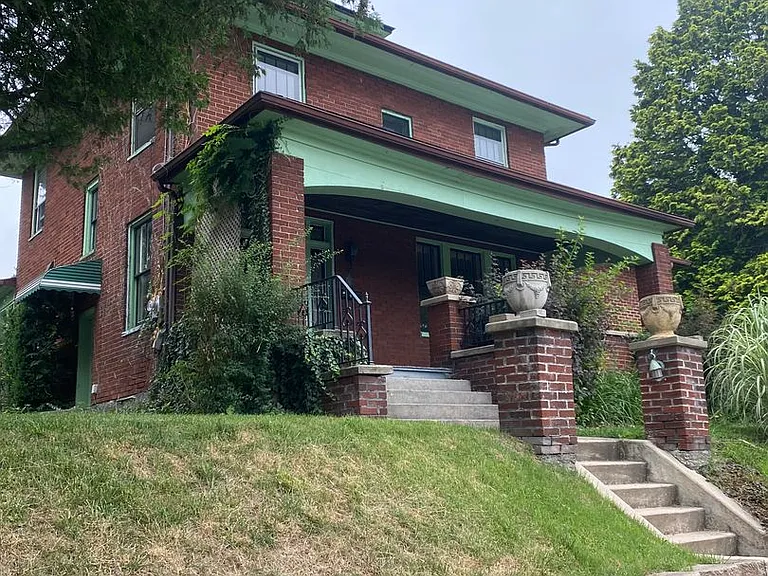 470 Maple St — Photo 2