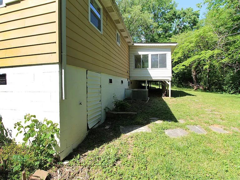 1940 Harris Rd — Photo 22