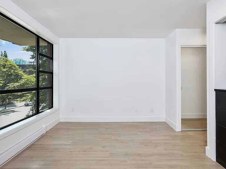 929 Homer St — Photo 6