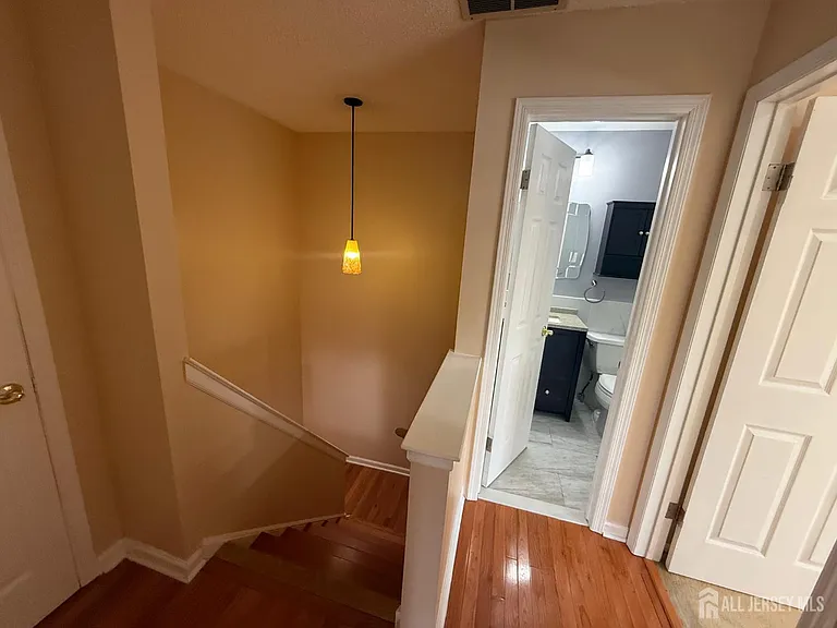 1302 Edison Glen Ter — Photo 29